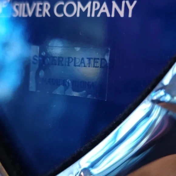 Silver Plated Heart Shaped Embossed Frames - Picture 4 of 8